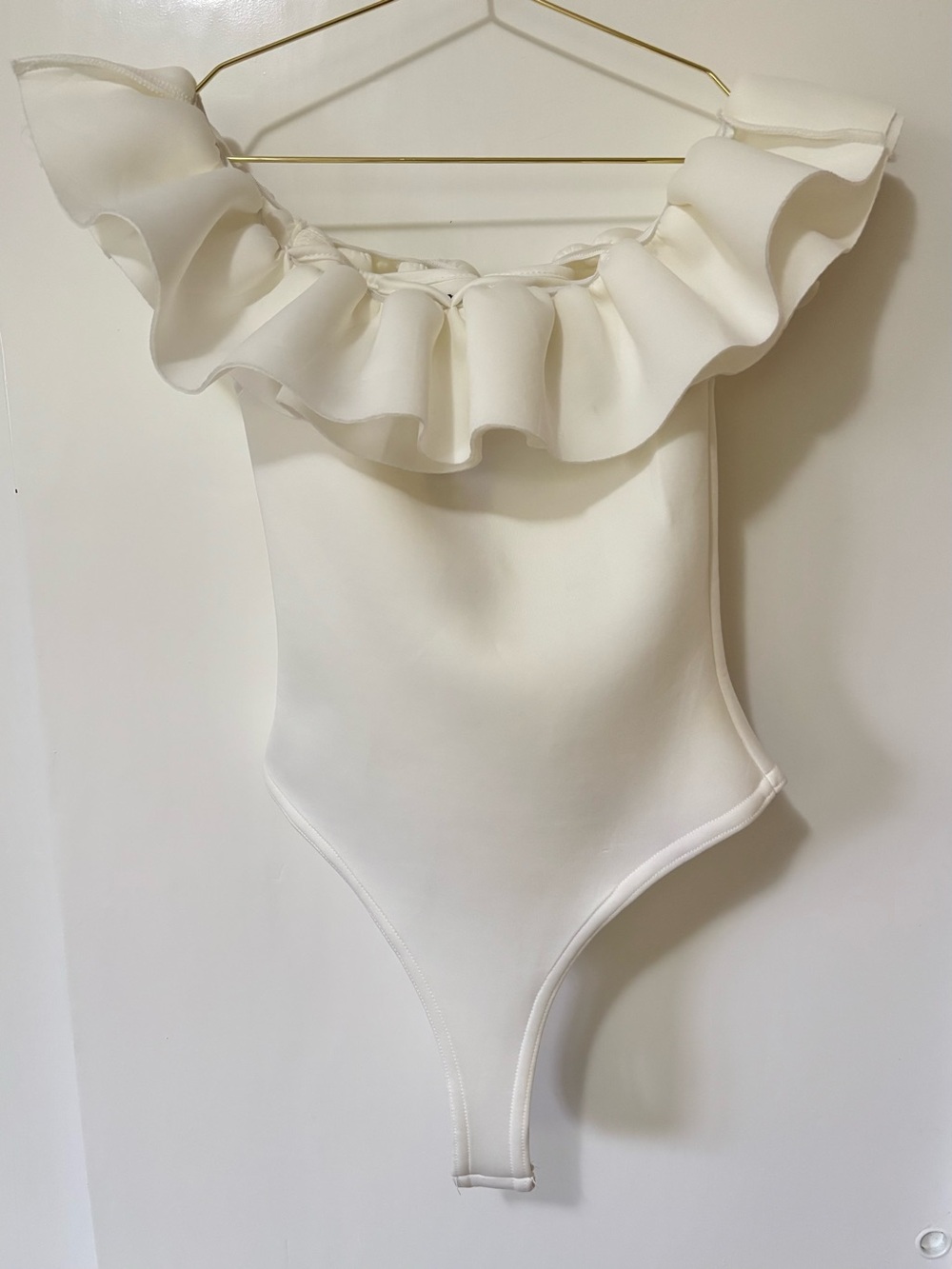 Boohoo| NEW Ivory Ruffle Off-Shoulder One-Piece Scuba Thong Bodysuit Sz 2 NWT